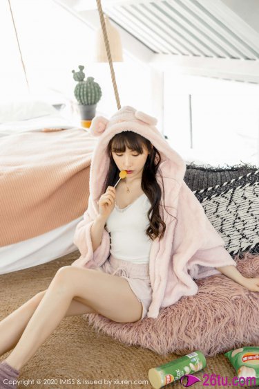 《同桌把手指在里面转动的写作业呢》